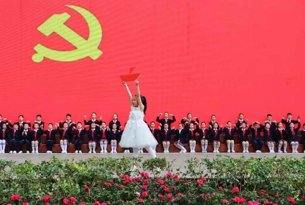 琳娜整理房间