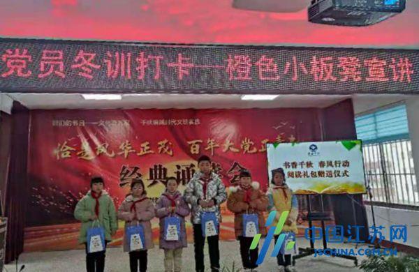 走廊吊顶一般隔多少设置一个灯带游戏画面