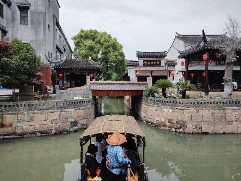 光大嘉宝(600622.SH)发预亏,预计2023年度巨亏20亿元,由盈转亏