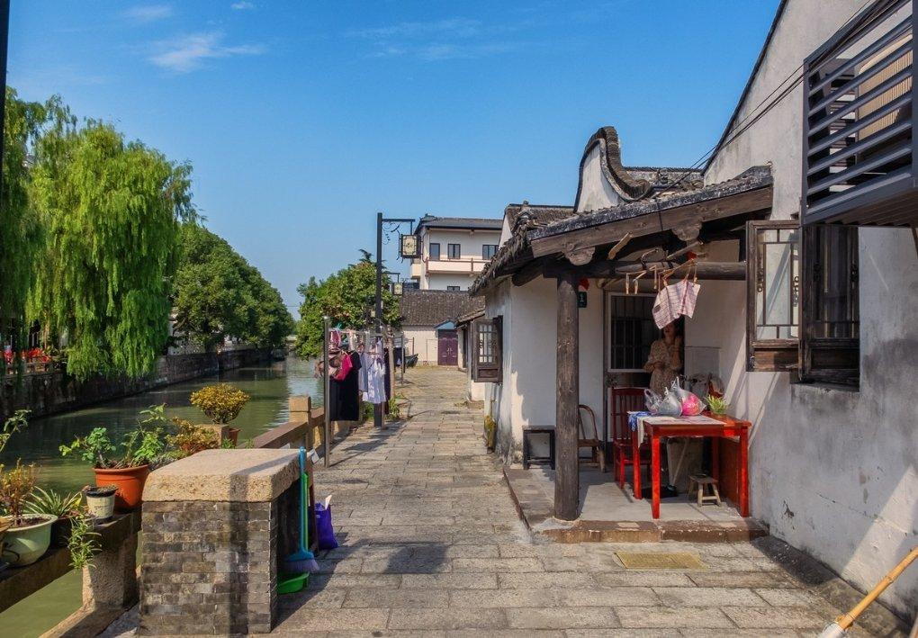 上海电气(02727):集优铭宇拟为内德控股向金融机构的借款提供担保